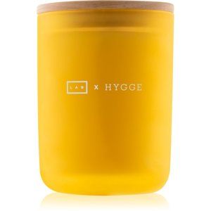 LAB Hygge Presence vonná sviečka (Lemongrass Clove) 210,07 g
