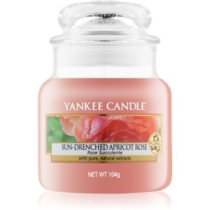 Yankee Candle Sun-Drenched Apricot Rose vonná sviečka Classic malá 104 g