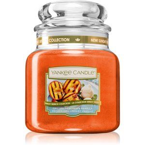 Yankee Candle Grilled Peaches & Vanilla vonná sviečka Classic stredná 411 g