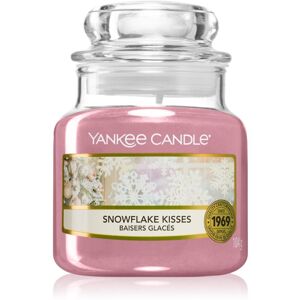 Yankee Candle Snowflake Kisses vonná sviečka 104 g