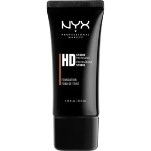 NYX Professional Makeup HD Studio tekutý make-up odtieň 111 Cappuccino 33,3 ml
