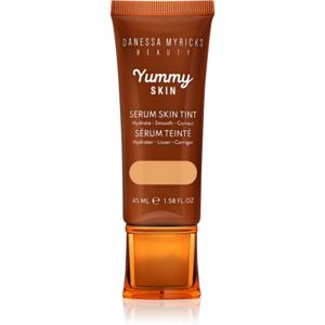 Danessa Myricks Beauty Yummy Skin Serum Skin Tint hydratačný make-up s vyhladzujúcim účinkom odtieň 4 45 ml