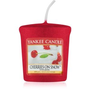 Yankee Candle Cherries on Snow votívna sviečka 49 g